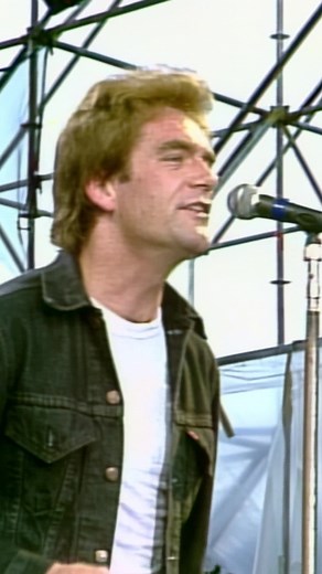 Hopefully this will help start your weekend right. "It's All Right" performed at Rock am Ring in 1985. Full version on our YouTube channel. Link in comments. | Huey Lewis & The News