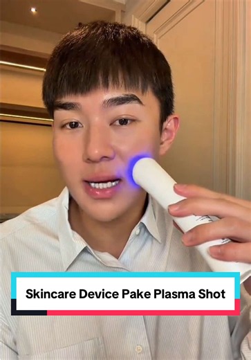 Deivce canggih dari @p.calm_indonesia yang kali ini berani gue coba dan rekomen soalnya dia bukan tipe yang menghasilkan energi2 panas heboh gitu (soalnya yang gini2 gue takutnya bisa memperparah melasma). Ini nyaman dipakenya, cuma 5 menit aja sekali pake, dan buat gue meyakinkan sih soalnya mereka ada clinical study untuk back up claimnya 🔬