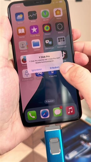 Dieser4-in-1USB-Stickmit128GBspeichertbiszu250.000Fotosoder500StundenVideos-unddasganzohneAbo!DukannstihnandeiniPhone,Android,TabletoderLaptopanschließen.DankUSB3.0überträgstdudeineDateienultraschnell.Einfachanstecken,sichernundSpeicherfreigeben.Perfektfüralle,dieständig