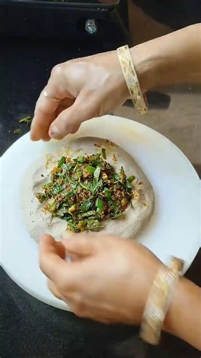 Winter Special Green Garlic Bajra Rotlo 🌿🔥 #healthy #traditional #viral #viralshort