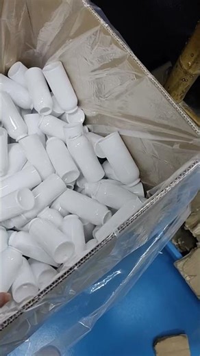 Vacuum bottle, pet material, solid white custom color, perfume bottle, equipped with spray, suitable