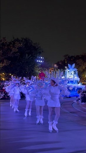 Parade Disneyland- California- Christmas 2025