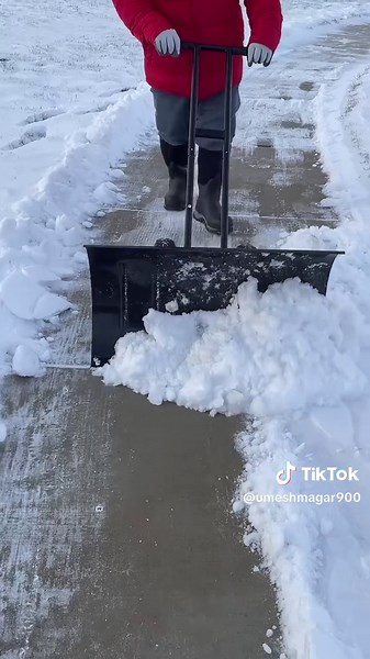 I’m so happy to i got this snow pusher so easy to use😍 #virall #foryourpage #fypシ゚viral🖤tiktok #holidayhauls GARVEE Large 30