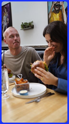 Vi har mad til ethvert humør – om du vil dele eller ej…🍔❤️😅 En lækker brunch, en snack på farten eller aftensmad…uden at skulle stå i køkkenet? Du finder det hele samlet under ét tag! 🍜🍦 | Randers Storcenter