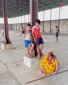 312K views · 7.2K reactions | Interlude ... Woman is creating amazing 3D pavement art 朗 | Citoyen du Monde | Facebook