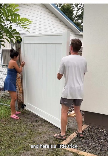How to Install a Vinyl Fence Gate for Your Home