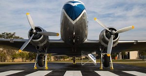 Histórico DC-3 da Varig é restaurado e abre suas portas para visitantes em Porto Alegre