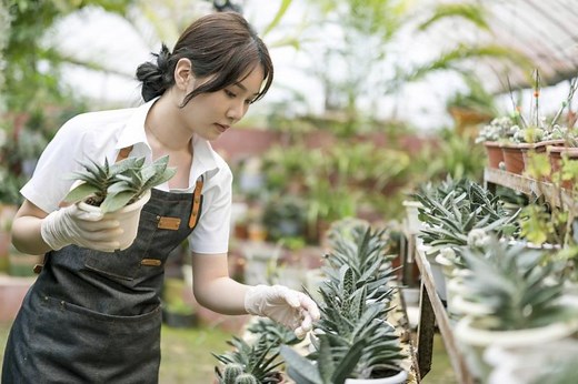 20 Careers With Plants to Consider If You Have a Green Thumb | LoveToKnow