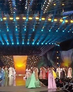 44K views · 715 reactions | Inicia el Miss Mundo y Catalina Quintero por Colombia  desfila en su traje de gala verde menta ¿Le alcanzará para verla en el top de semifinalistas? quedan seis cupos por las Américas y Caribe 來 | MISS COLOMBIA LA NUEVA ERA | Facebook
