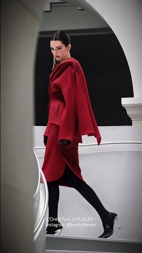 We love THIS trendy jacket from Arket #instylegermany #fashion #styling