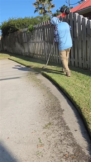 1.2K views | String edge #lawncare #satisfying #lawnmowingbusiness #edge #lawnmaintenance | NovReel89 | Facebook