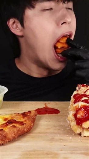 [Mukbang ASMR] GIANT PIZZA