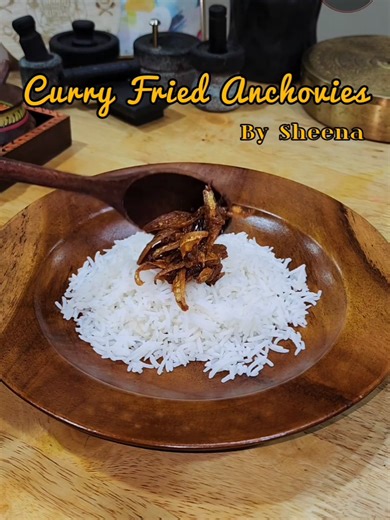 Hello everyone, In todays episode of our Ikan Bilis Series, we are making Curry Fried Ikan Bilis, this is a superrr easy recipe. I cn already foreseen this being on Tiktok shop soon for sale, pls dont do this recipe dirty k..😅. Make sure to let the sauted masala to cool down first before adding in fried anchovies. Happy trying all..🤗 Curry Fried Anchovies By Sheena Ingredients :- 2 handful anchovies 3 onions 3 tbs fish curry powder 1 ts chicken stock powder or mushroom seasoning Some curry lea