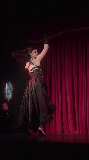 Evana De Lune - Burlesque Performer - Melbourne