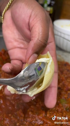 Easy Stuffed Shells Recipe: Meat Sauce & Cheese