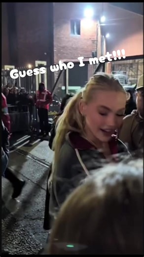 I met Freya fricken Skye she was amazing trying to get through everyone started crying when I met her the sweetest person in the world sorry if u could hear shouting in the background it was my mum!!,🎶✨🤩🫶#skylightforever #viral_video #freyaskye @Freya Skye @Freya Skye HQ @Lilly Renee 💫 @London🎫✈️🎶🌆💫🍒🪩💋