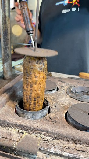 Taiwanese Roasted Barbecue Corn at Raohe Night Market | Street Food Recipes