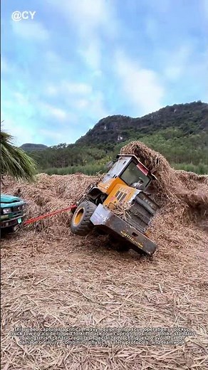 "Rescue Mission: How to Safely Tow a Tipped Forklift with a Pickup Truck! 🚜 Must-Know Tricks"