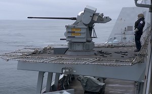 HMS Dragon号驱逐舰副武器30毫米ASCG实弹射击
