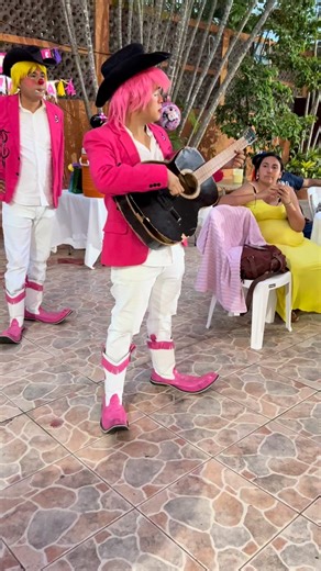 2.4M views · 10K reactions | Nuestro amigo Brayan le pone la muestra a Pacman para los Tik Toks | Flakolyn TV | Facebook