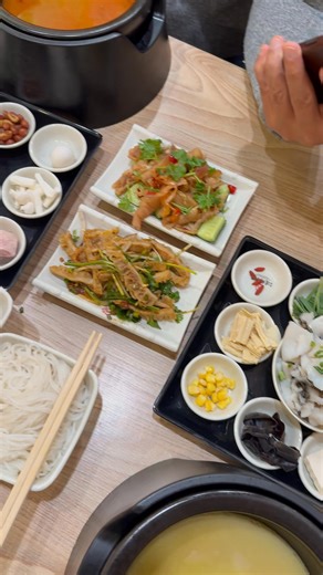 2.8K views · 12 reactions | San Mateo ယူနန်ဆန်ခေါက်ဆွဲဆိုင်ရောက်ခဲ့တယ်  26.11.2025  | Aung Yin | Facebook