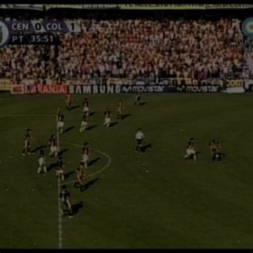 Colón siendo local en: El Gigante de Arroyito (Rosario Central). #1 ❤️🖤🥴 ||| #colondesantafe #rosariocentral #futbolargentino #hinchadasargentinas