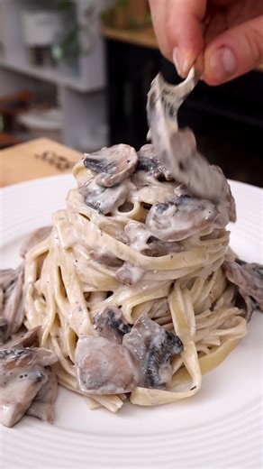 Mushroom Alfredo Fettuccine | Hilltop Recipes