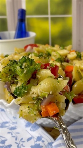 Easy Oil & Vinegar Veggie Pasta Salad #recipeshorts
