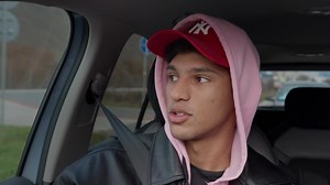 67K views · 168 reactions | Hudobník, herec a model Matúš Kolárovský otvorene hovorí o svojich zápasoch s rasizmom, závislosťou a hľadaním vlastnej identity. Jeho príbeh je dôkazom, že aj z najťažších situácií vedie cesta von. Opri sa o mňa sledujte už dnes večer o 21:30 na Jednotke.  | STVR | Facebook