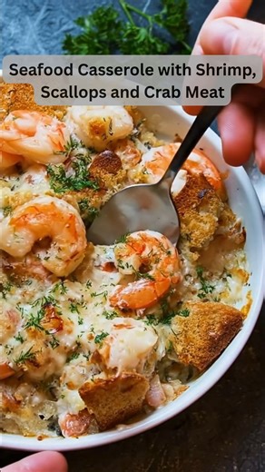 Seafood Casserole with Shrimp, Scallops and Crab Meat Golden on top, creamy in the center, and packed with tender seafood—this comforting casserole is a true show-stopper for family dinners or special occasions. 🛒 Ingredients 1 lb (450 g) shrimp, peeled & deveined 1 lb (450 g) sea scallops 1 cup lump crab meat 3 cups cubed crusty bread 4 tbsp butter 3 cloves garlic, minced 1 small onion, finely chopped 2 cups heavy cream 1 cup milk 1 cup shredded mozzarella or Monterey Jack cheese ½ cup grated 