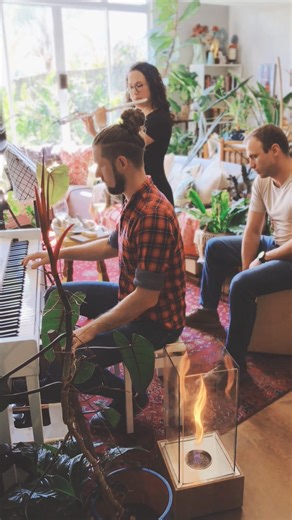 .•♫•♬• Movie Monday •♬•♫•. (91) 🎬🎵 I See Fire🔥 ...from 𝐓𝐡𝐞 𝐇𝐨𝐛𝐛𝐢𝐭: 𝐓𝐡𝐞 𝐃𝐞𝐬𝐨𝐥𝐚𝐭𝐢𝐨𝐧 𝐨𝐟 𝐒𝐦𝐚𝐮𝐠 🐲🎞️📽️🎥🎶 🪘Ewan ... 🪈 Riana ... 🎹Reon ... | Reon van Aardt