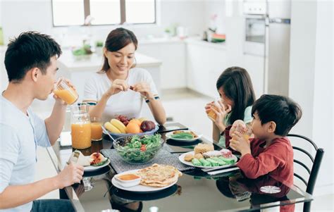 makan bersama keluarga