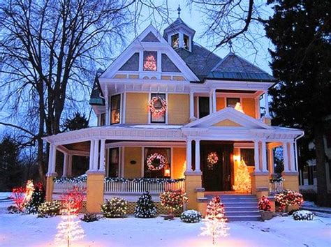 Photos of Beautiful Decorated Christmas Homes