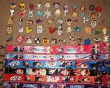 Pictures of Disney World Pin Trading
