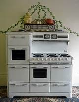 Pictures of Gas Stoves That Look Vintage