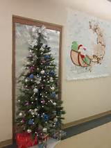 Decorating An Office Door For A Christmas Contest Images