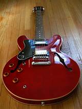 Pictures of Semi Hollow Jazz Guitars