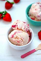 Images of White Chocolate Strawberry Ice Cream