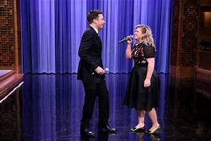  Clarkson Performs Quot History Of Duets Quot On Quot The Tonight Show Quot Watch