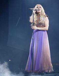 Carrie Underwood Performing At Mgm Grand Garden Arena 30 Gotceleb