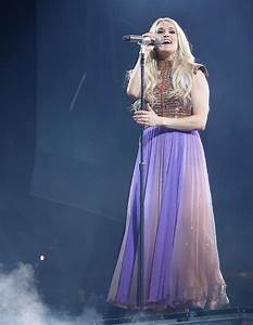 carrie underwood performing at mgm grand garden arena 30 gotceleb