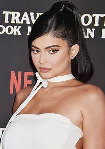  Jenner Shares Ulta Beauty Holiday Lip Kit Tutorial Details