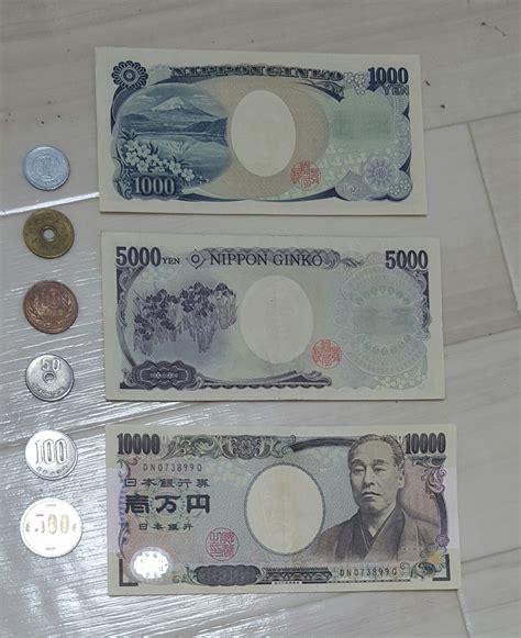 100 yen gambar