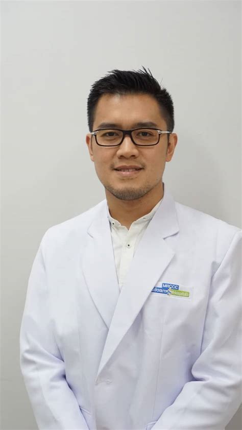 Dokter Kulit Manado - Dr Jeffry Makaweng