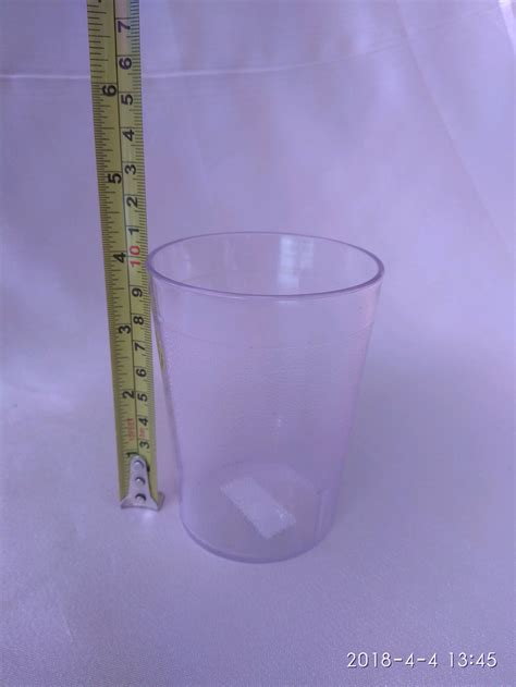 Gelas ukuran 250 ml dalam eksperimen fisika