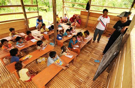 Indonesian children studying in a class