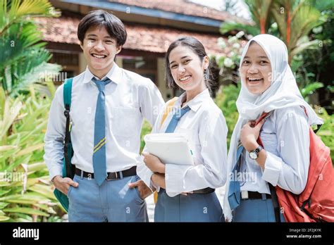 Indonesian students teamwork