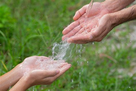 Netto Aqua Gelas Solusi untuk Penyediaan Air Bersih di Daerah Sulit Akses