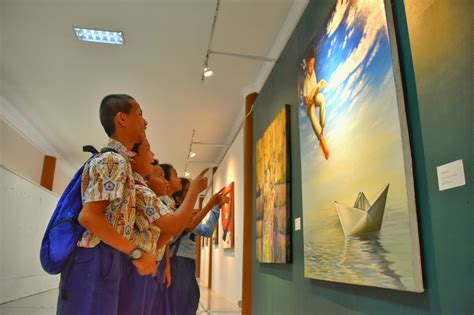 Respon Pengunjung Terhadap Karya Seni Rupa di Indonesia