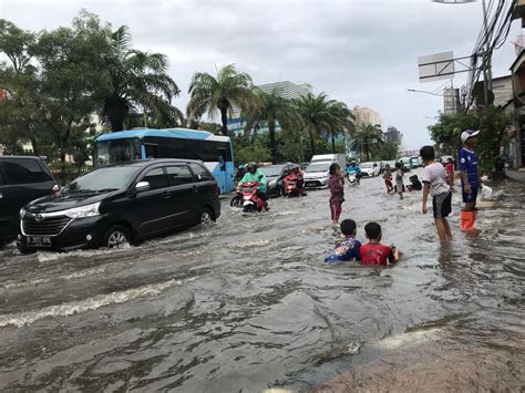Semprotan Air Banjir Di Indonesia